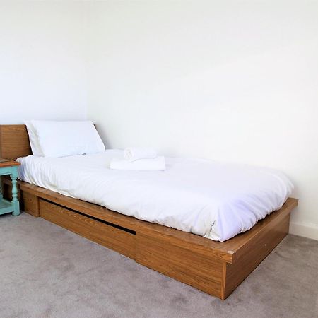 Contemporary Home In Friendly Easton, Free Parking Бристоль Экстерьер фото