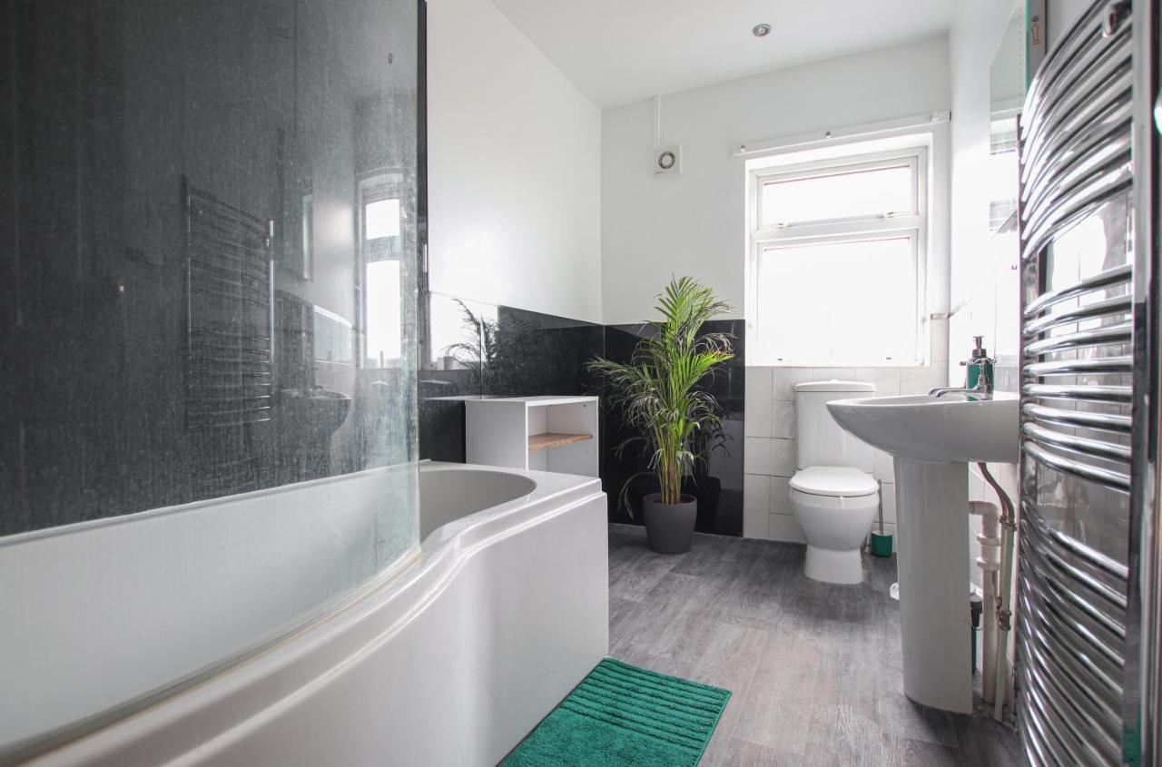 Contemporary Home In Friendly Easton, Free Parking Бристоль Экстерьер фото